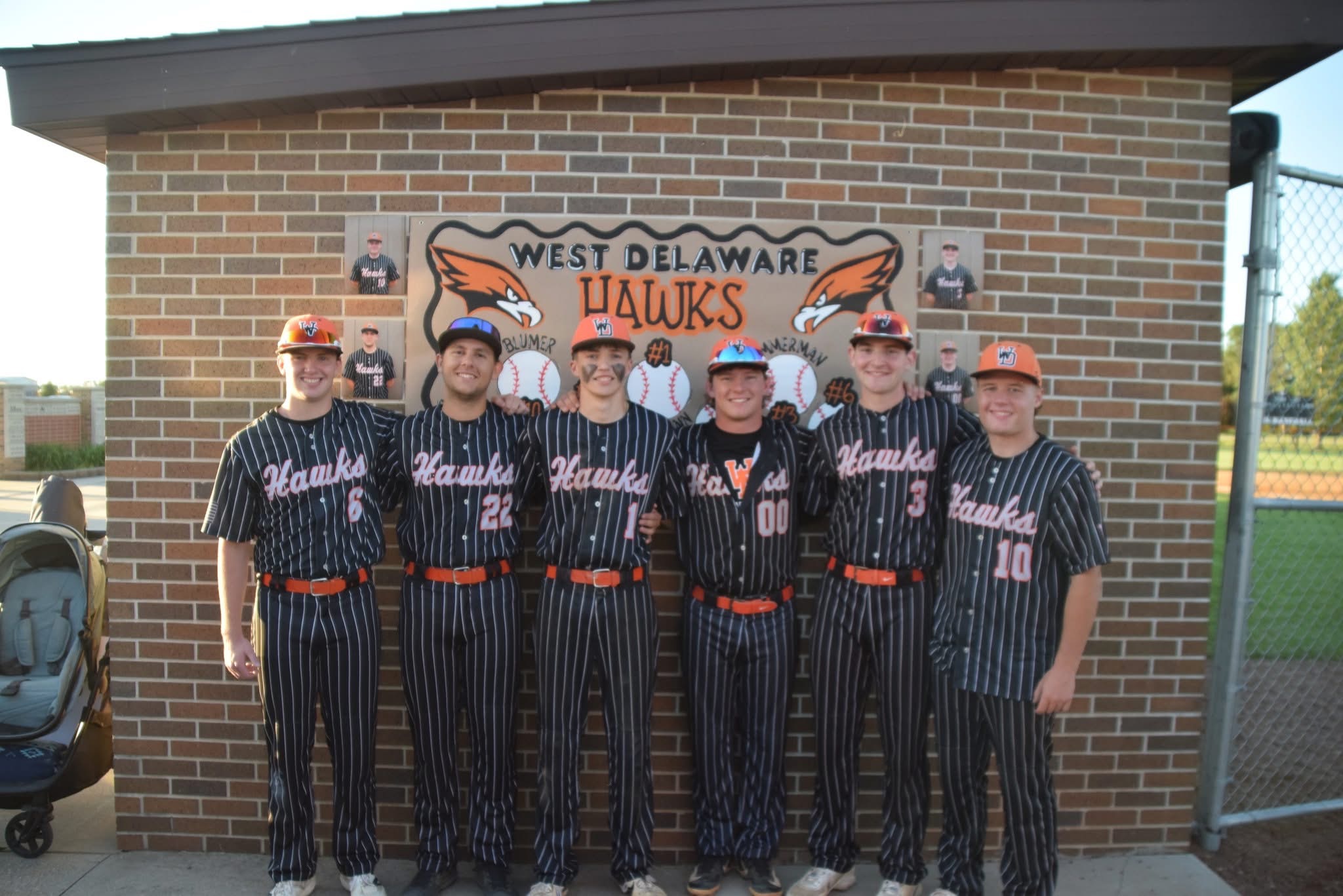 KMCH SPORTS: WD Hawks honor 6 players on Senior night