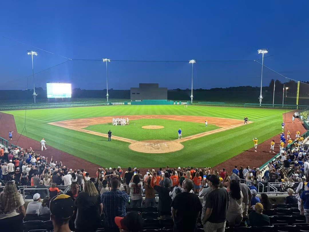 KMCH SPORTS: WD Hawks Baseball makes the most of opportunity on the big stage with upset of #1
